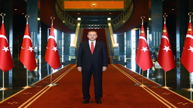 Gelin-damat Saray'a 'nöbet'e gitti, Erdoğan bilezik taktı