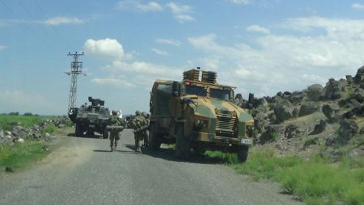 Diyarbakır'da askere saldırı