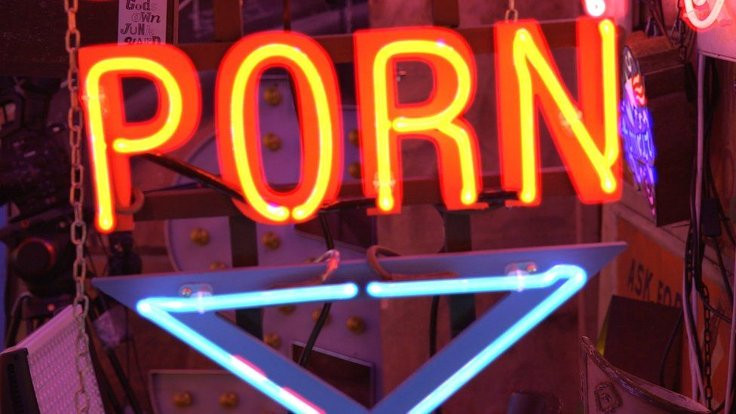 Kadınlar porno sitelere daha fazla girdi