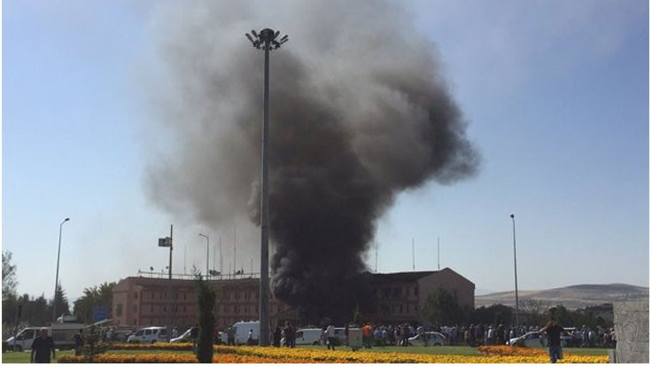 Elazığ'da Emniyet'e bombalı araçla saldırı