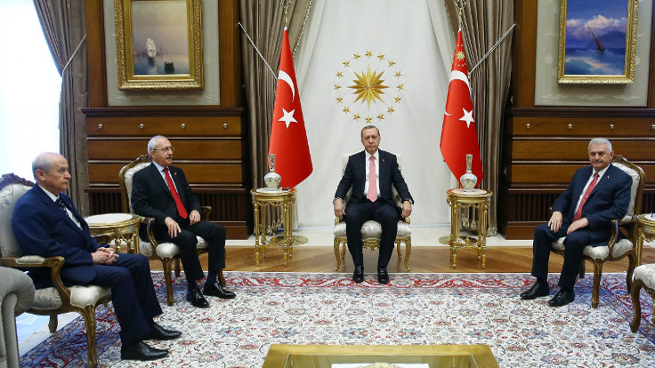 HDP, Anayasa masasına oturmak için davet bekliyor