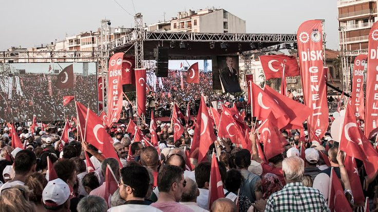 İzmir'de demokrasi şöleni