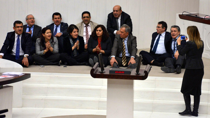 HDP'li 54 milletvekilinin 510 fezlekesi var