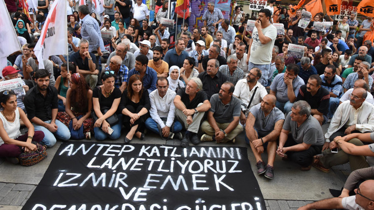 Gaziantep'teki saldırı İzmir'de protesto edildi