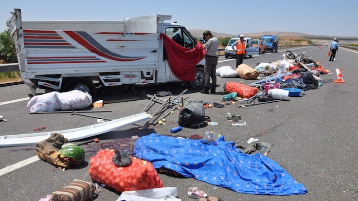 Suriyeli işçileri taşıyan kamyonet devrildi: 3 ölü