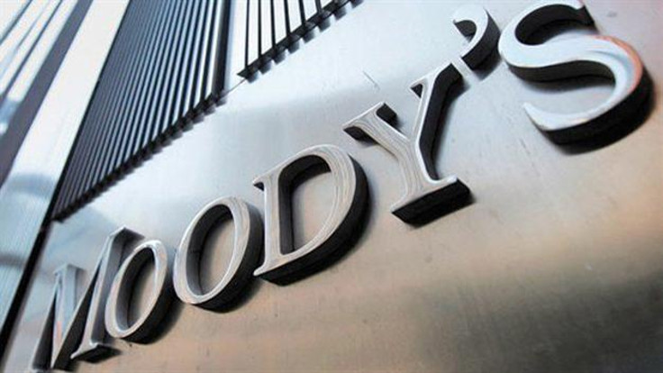 Moody's 'görünüm'ü indirdi