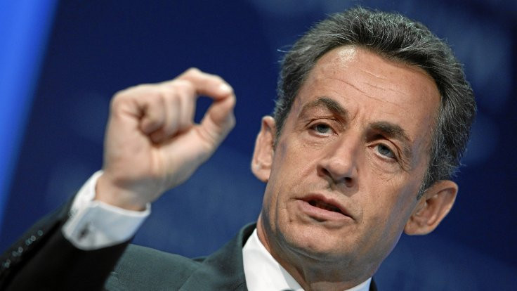Sarkozy 'burkini' tartışmasını kaçırmadı