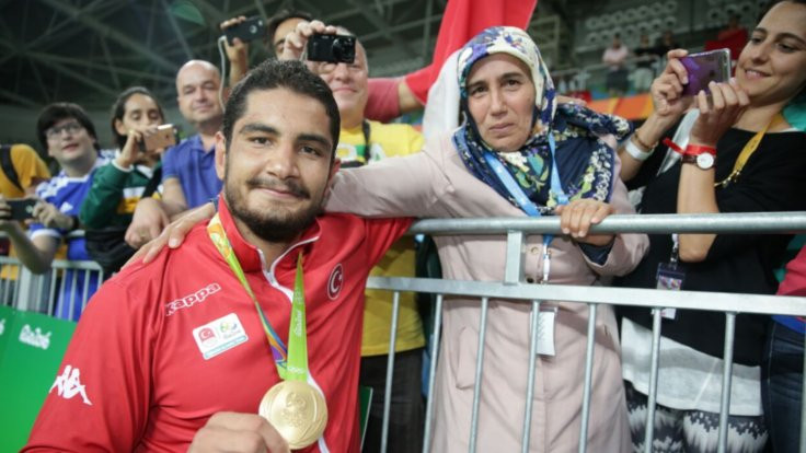 Türkiye'ye altın madalyayı Taha Akgül getirdi