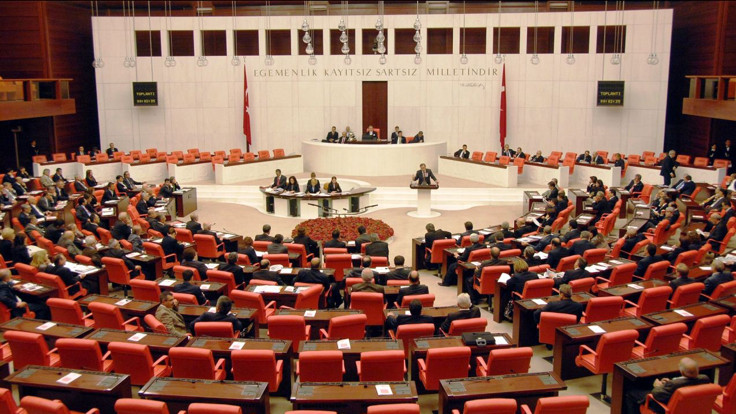 Komisyon 'mini anayasa paketi' için HDP'siz toplandı
