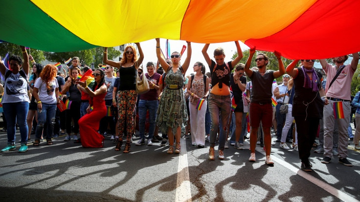 Belgrad'da LGBTİ onur yürüyüşünü dağıtamadılar