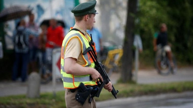Almanya'da saldırı tehdidi: 9 okul boşaltıldı