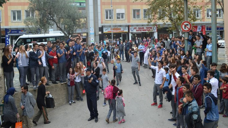 Bursa'da öğrencilerden okulları için eylem