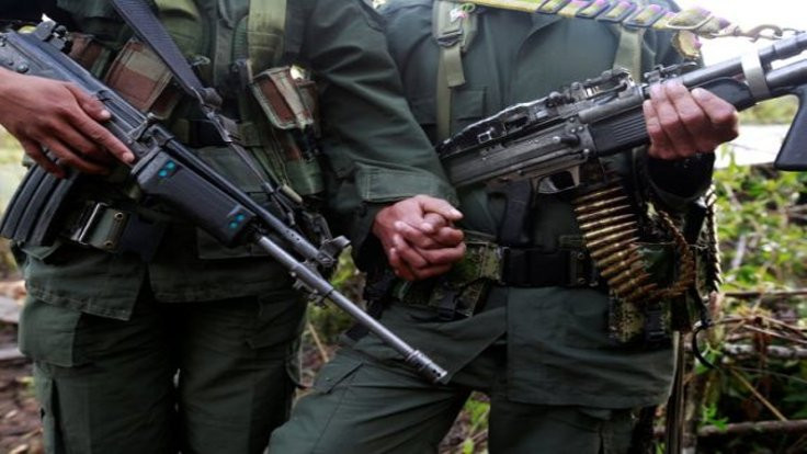 FARC çocuk askerleri teslim etti