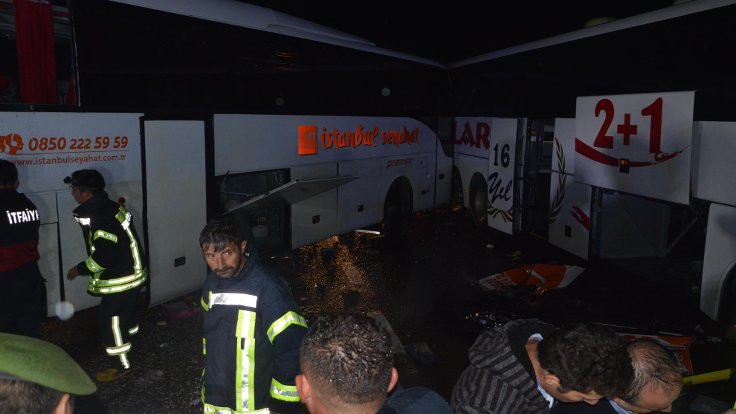 2 yolcu otobüsü çarpıştı: 68 yaralı!