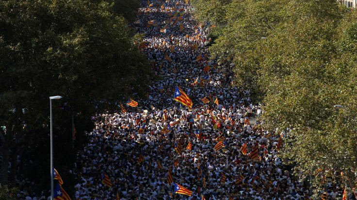 Yüz binlerce Katalan 'bağımsızlık' dedi