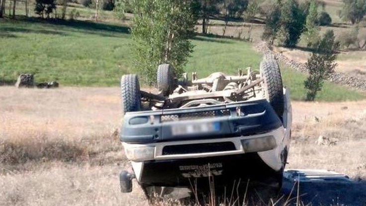 Erzurum'da minibüs devrildi: 4'ü ağır 12 yaralı