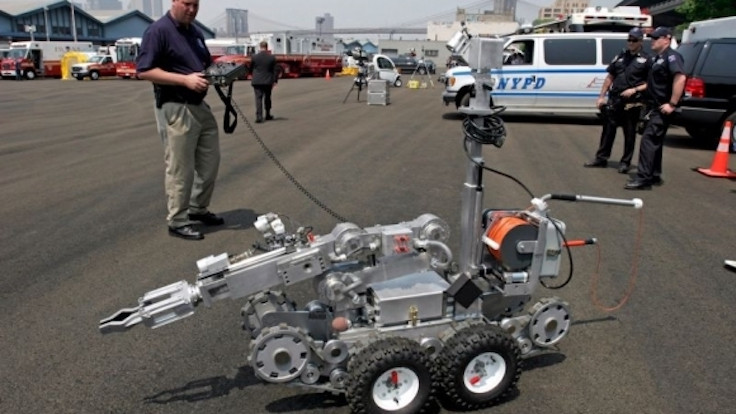 Robot polisten suça ilk müdahale
