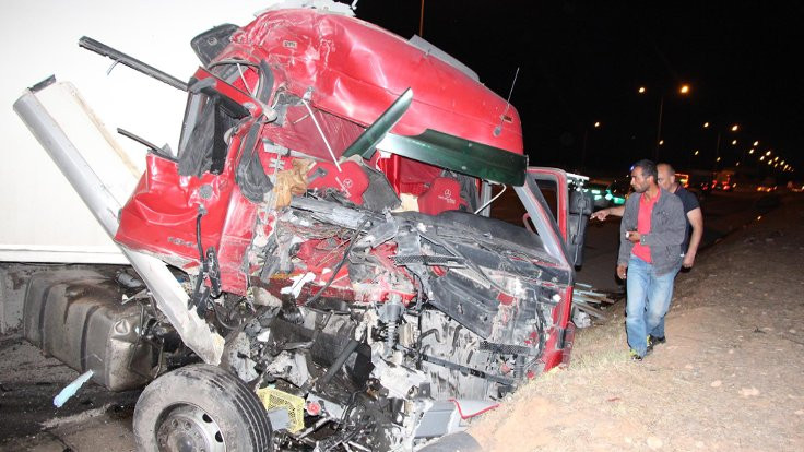 Suriyelileri taşıyan midibüs kaza yaptı: 31 yaralı