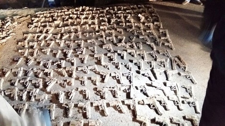 İstanbul'da çok sayıda silah bulundu