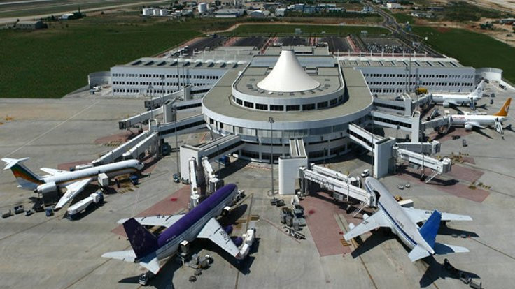 Antalya Havalimanı'nda 300 güvenlikçi işten atıldı