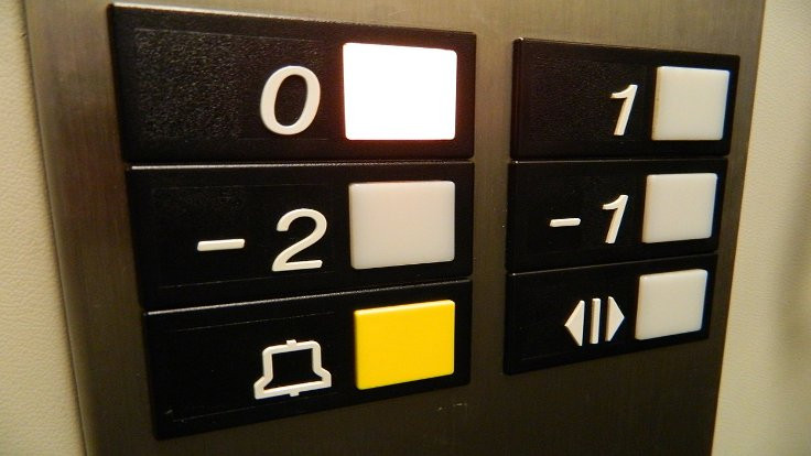 Asansörlerdeki kapat düğmeleri 'feyk'miş!