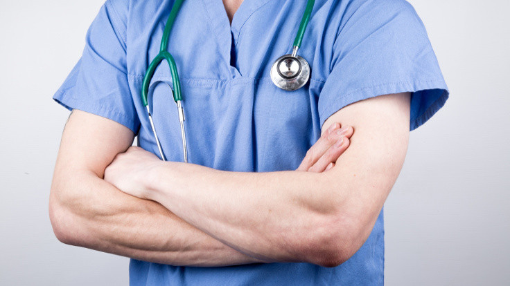 Üniversite hastaneleri de uzman doktora nöbet ücreti ödeyecek