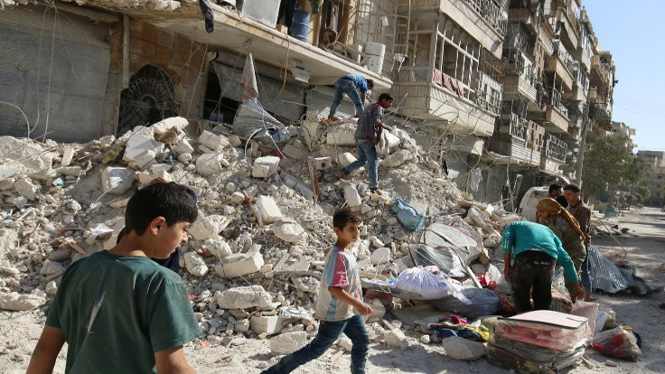 Halep'te 14 kişilik aile bombalandı