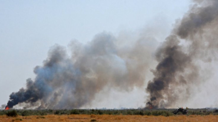 IŞİD Musul'da ham petrolü ateşe veriyor