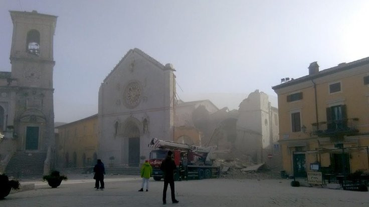 İtalya'da 6,6 şiddetinde deprem