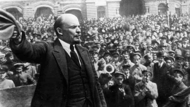 Kıyıya vuran Lenin büstü film oluyor
