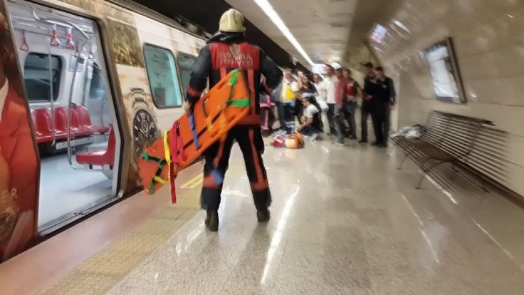 İstanbul'da bir yolcu metro raylarına düştü