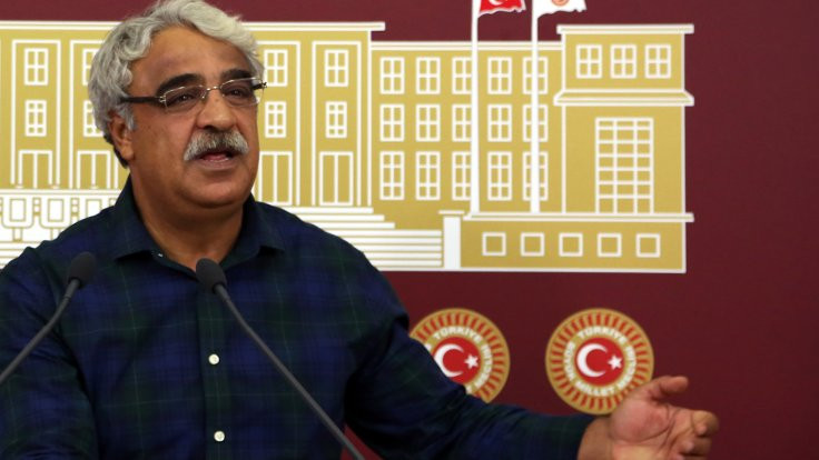 HDP 'siyasi ayağı' arıyor