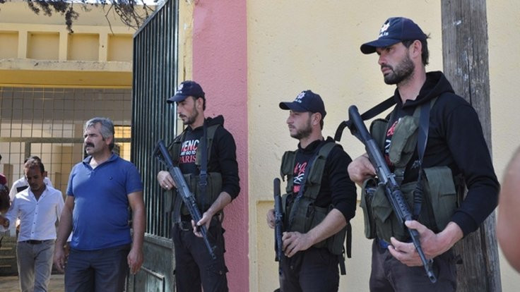 Cerablus'ta ÖSO'ya Türk polisi kepi