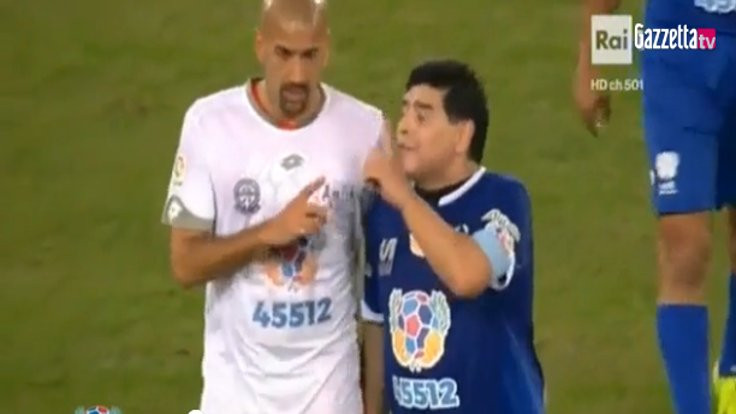 Maradona barış maçında Veron'la kapıştı!