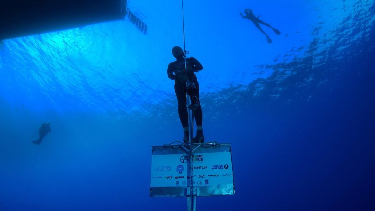 Su altında yeni dünya rekoru