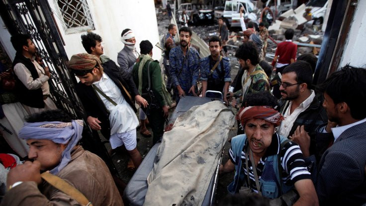 Yemen'de savaş uçakları oteli vurdu