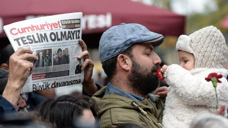 İstanbul'da 'Teslim Olmayacağız' mitingi
