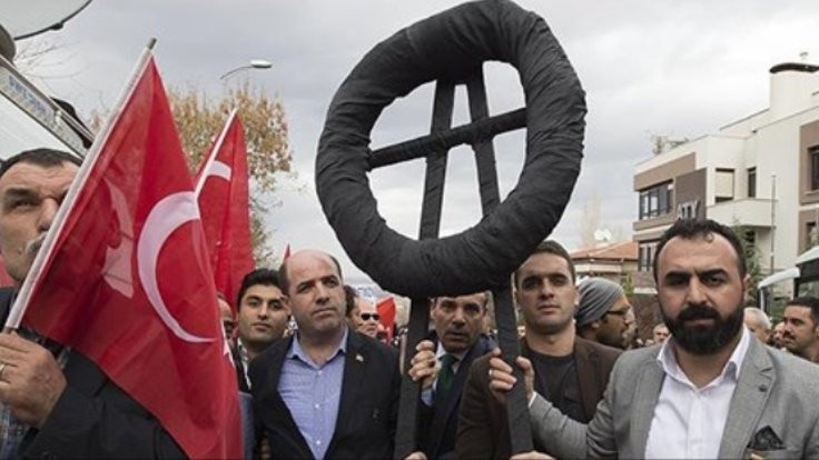 Lüksemburg'un Ankara Büyükelçiliği önünde protesto