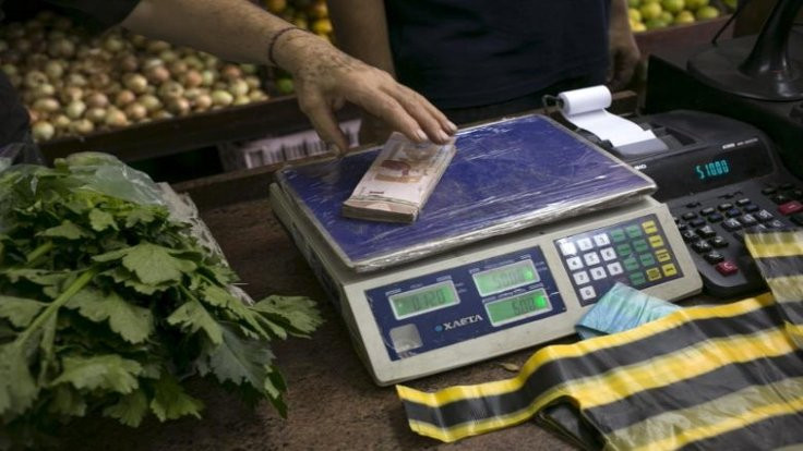 Venezuela'da enflasyonun geldiği nokta: Parayı tartarak sayıyorlar