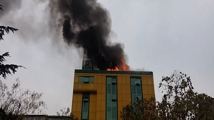 Kağıthane'de iş merkezinde yangın