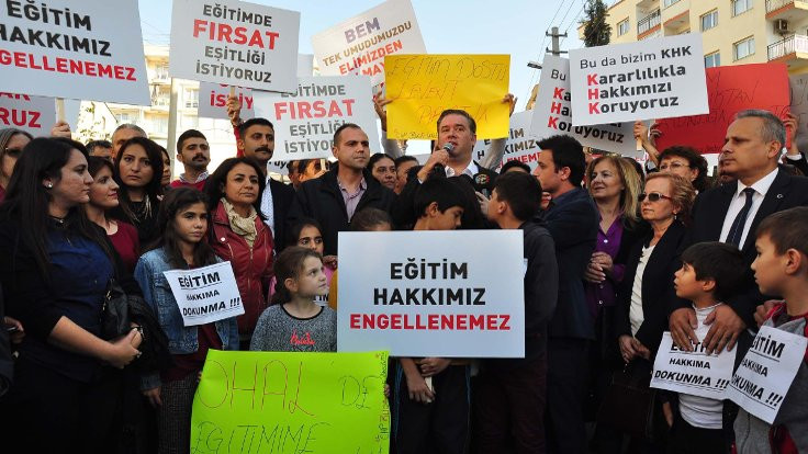 Dershanelerin kapatılması İzmir'de protesto edildi