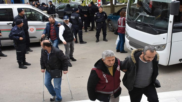 Çorlu'da gözaltına alınan EMEP ve HDP'liler adliyede