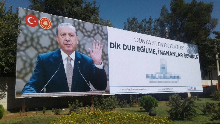 Erdoğan'lı afişler yaptıran müteahhit 'FETÖ'den tutuklandı