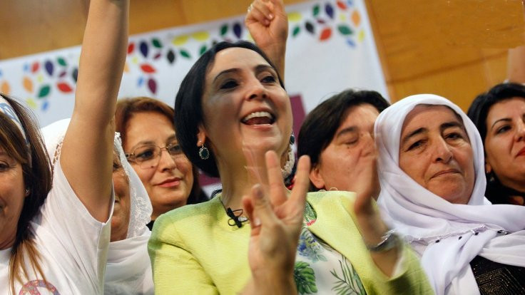Figen Yüksekdağ'a mahkemede 8 Mart kutlaması