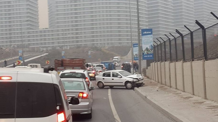İstanbul'da trafiği kilitleyen zincirleme kaza
