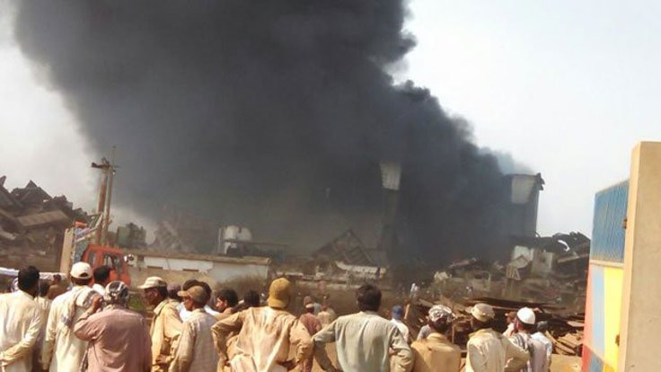 Pakistan'da petrol tankerinde patlama: 14 işçi öldü