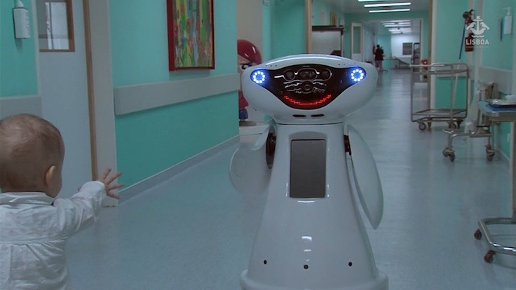 Hasta çocuklara robot arkadaş