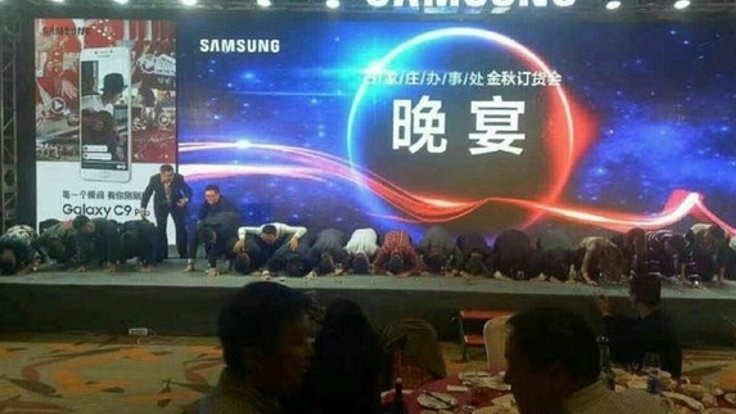 Samsung diz çökerek özür diledi