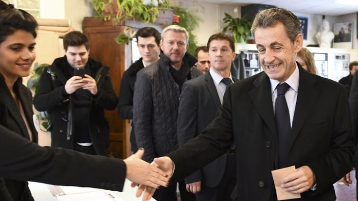 Sarkozy kaybetti bırakıyor