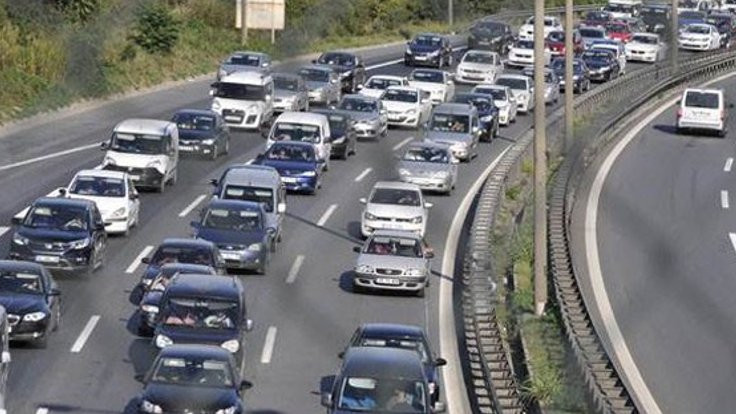 TEM'de kaza: Yol trafiğe kapalı